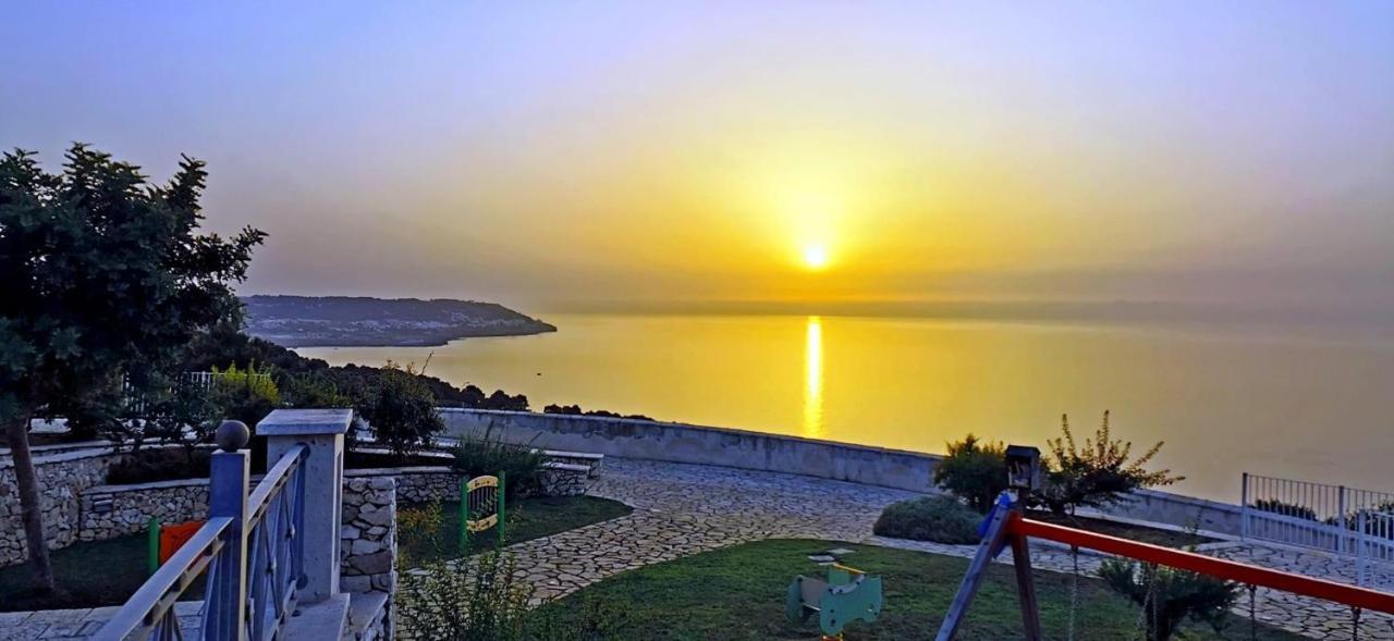 Bed & Breakfast Acquamarina Castro  Buitenkant foto