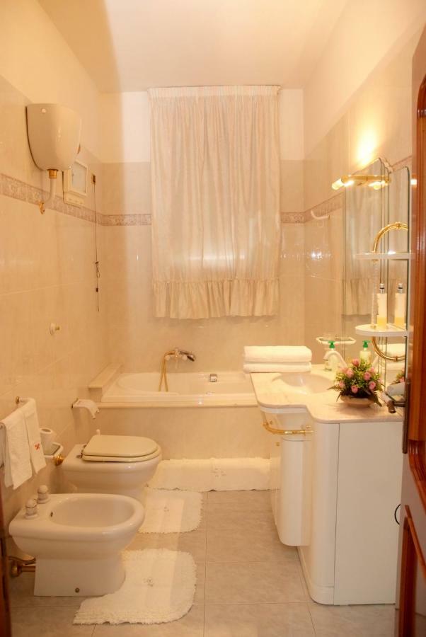 Bed & Breakfast Acquamarina Castro  Buitenkant foto